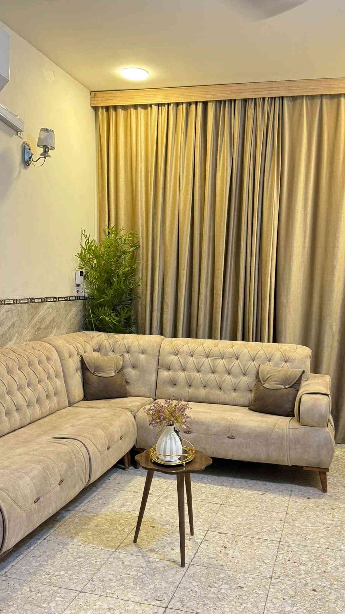 ديوان تركي 9 مقاعد نضيف جدا ماركة العنوان الشعب ***********
