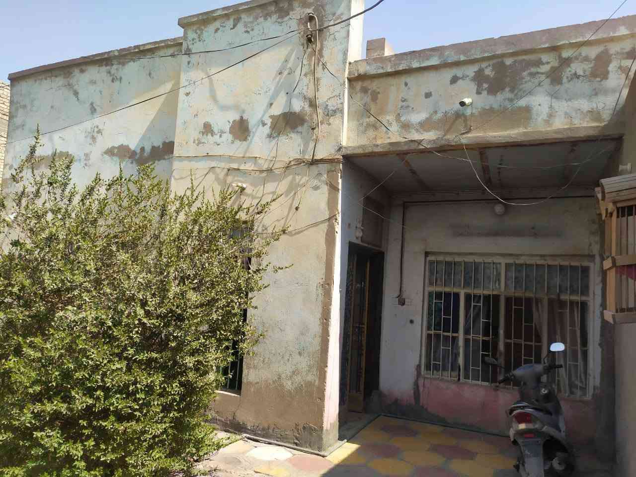 الدار للبيع طابو صرف ركن 
بناء قديم.. بأسم شخص واحد 

✅ البيت نظيف وجاهز للسكن
✅ موقع هادئ ومناسب وغني عن التعريف 
✅ جميع الخدمات متوفرة (ماء، كهرباء، مدارس، أسواق)

💰  سعر المتر 3 مليون 

📍 الموقع: (بابل / حي الزهراء مقابل دائرة صحة بابل) 

مساحه 300متر بناء 150متر وقطعه 150 وياه الدار 

استفسار اكثر اتصال على الرقم 

***********

نص مكتوب في الصور:
- شرف الإنتماء .. وفخر الخدمة