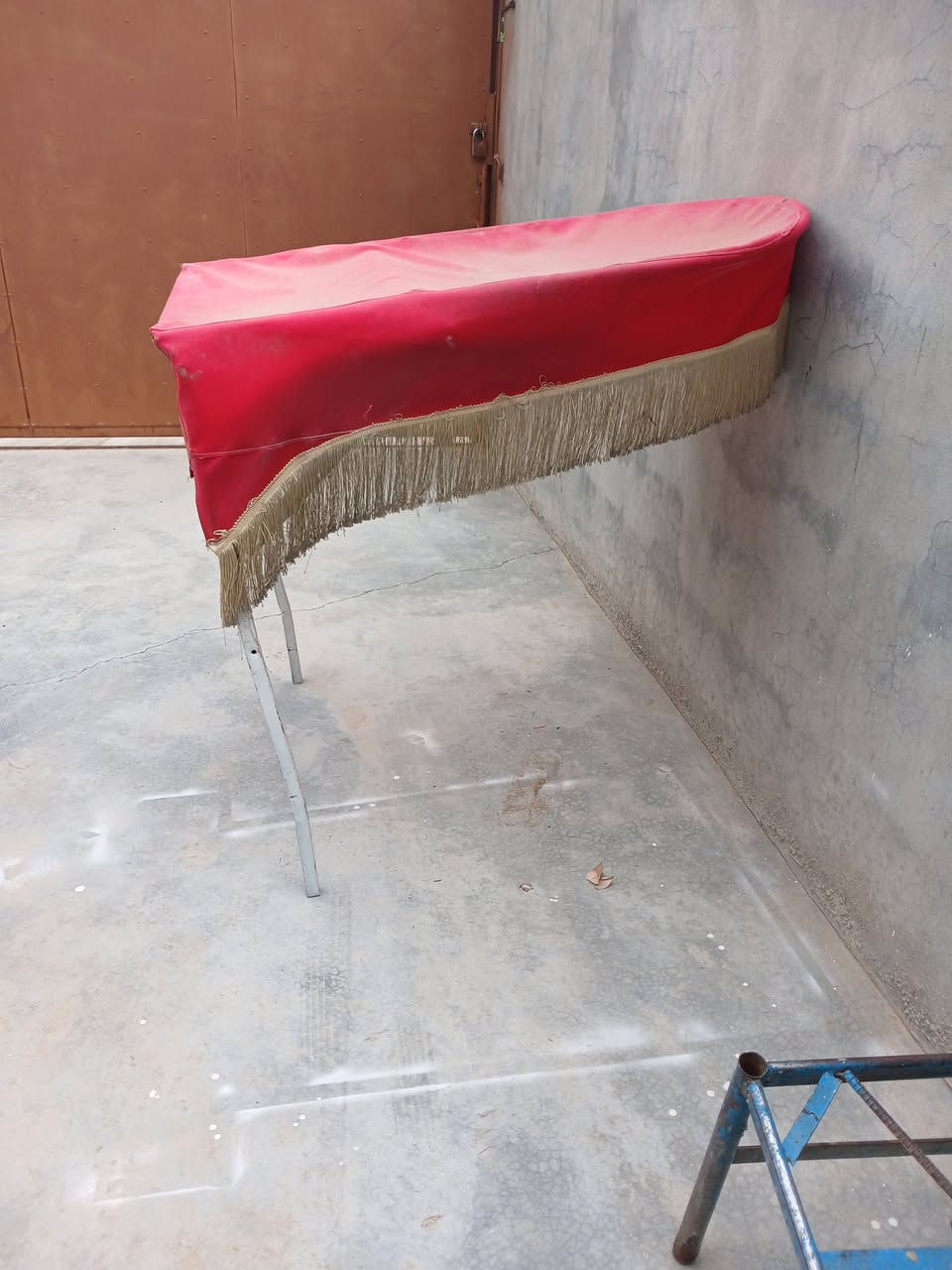 سقفي • ديكور • للبيع