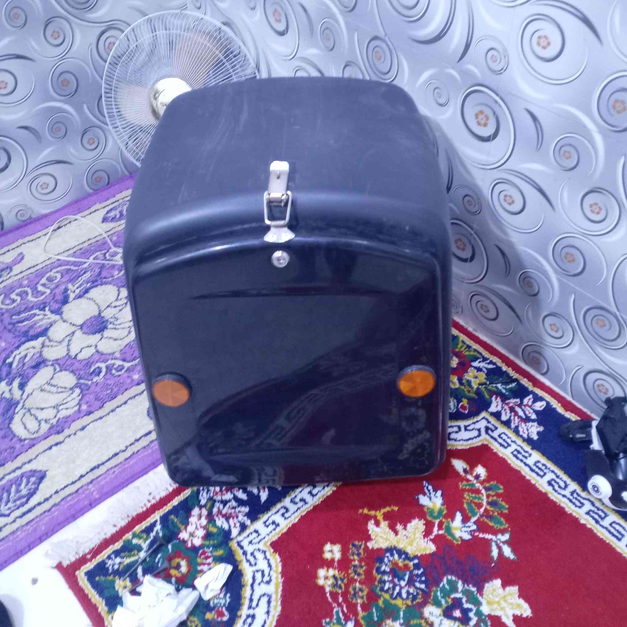 السلام عليكم صندوك دلفري جديد مستخدم بس سبوع ريده 40 عنواني ابو الخصيب حمدان رقم ***********

