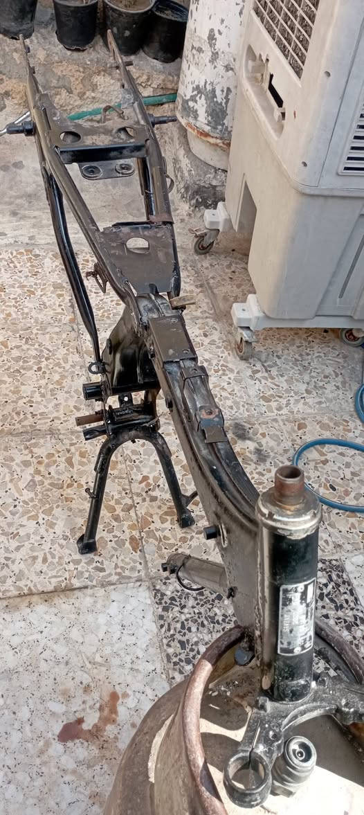 السلام عليكم شاصي للبيع كلك الشاصي بي بليته موديل عشرين رقم الشاصي واضح شاصي يخبل السعر50 وبي مجال  مكاني بغداد المشتل يتفضل خاص
