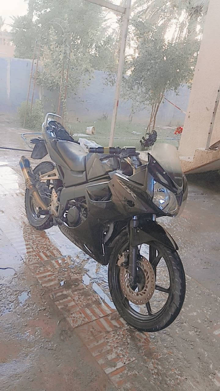 السلام عليكم دراجه سي بي ار... بطح السعر900وبيها مجال حك الجيه وإذا اكو مراوس بوكسر سهله المكان بغداد التاجي الحماميات ***********
