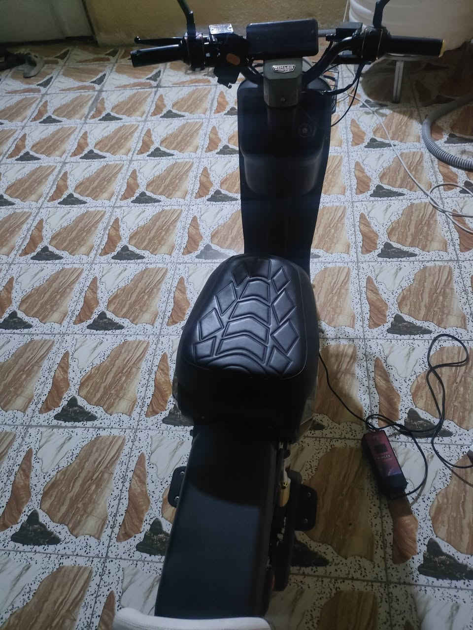 دراجه R9 دراجه صار شهرين مستعمله جديده ونضيفه الله شاهد اخذتهة 700 واريدهة ب500 بيهة اربع سرع وبيهة قفل أمان دراجه فول مواصفات رقم تواصل واتساب ***********
