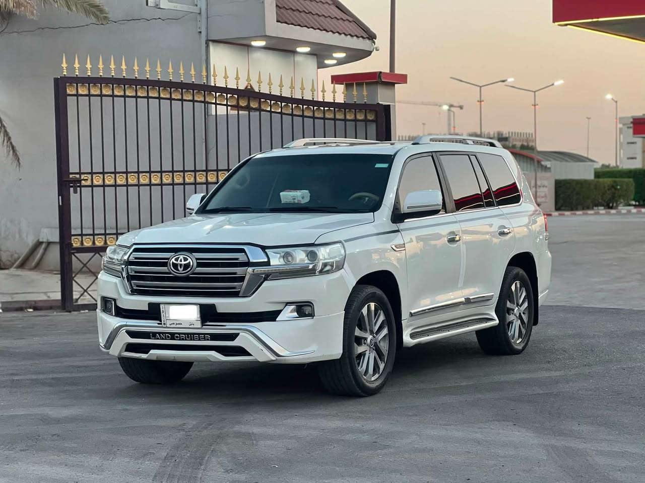 السعر 218🌹
بيع او مراوس بأقل 

انضف لاندكروز محدثه 👍
اخوان السياره جديده كلش لا تقيسها 
مثل الي محدثات ومكلوبه او صبغ عام هاي 

بدون قماره وبدون دواخل
وحالياً بديها صافي بدون شخط بدون بارد

لاندكروز 2009 محدثه 2021 داخل وخارج بلكامل حتى اليدات والبصمه 

بيه صبغ حزام 
القماره مكفوله بدون صبغ 
شرط تفحص سونار وين ميعجبك
وبدون ضرر داخلي 
شرط شواصي كفاله تكم كفاله 

بريم اصل فول مواصفات 
محرك 6 سلندر ع وضع الشركه 

رقم بابل بأسمي تحويل مباشر 

بيه منضومة غاز 
يعني انسا شي اسمه إصراف 
تفولها ب10 آلاف تفتر بيه اسبوع 

مكينه وكير وحداده مكفولات 
تخم تاير جديد 

جاهزة وبدون نقص وبلعافيه ع الياخذها 🌹

السعر 218 🌹
بيع او مراوس بأقل

***********
مكاني النجف / الكوفه
