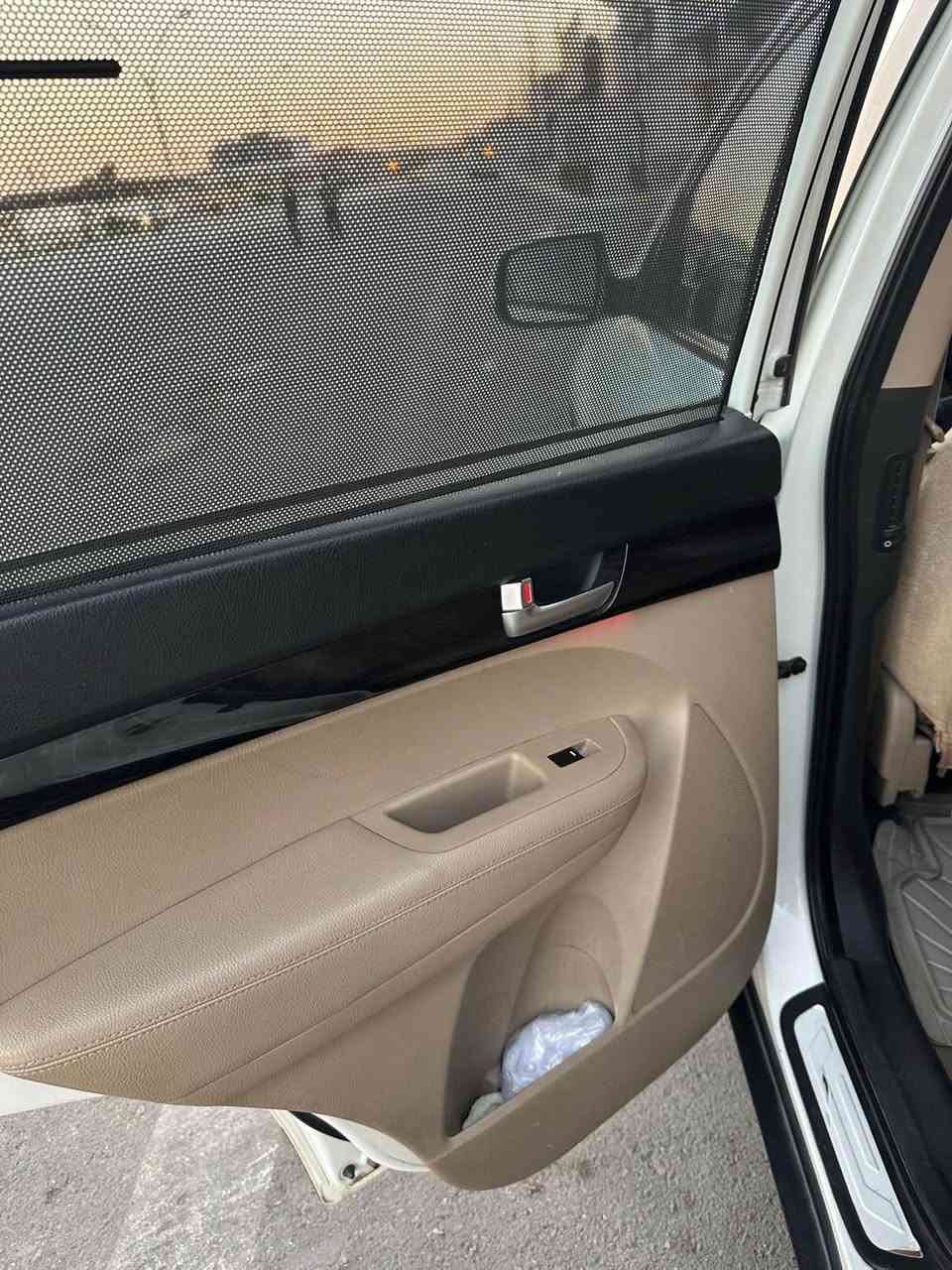Kia sorento 2013 v4 clin
كيا سورينتو للبيع ٢٠١٣ كلين مابي ضربة مابي شخط و مابي بارد 
مواصفات معروفة بصمه بردة بيلادي كشن كهرباي تبريد مركزي
ماشي ١٢٧ الف حقيقي 
بيها بطاقة بنزين 
كير و محرك بشرط
رقم و سنوي جديد لحد٢٠٣١  
رقم موبايل: ***********
***********
سعر :١٧٥ بي مجال بسيط كركوك, العراق
