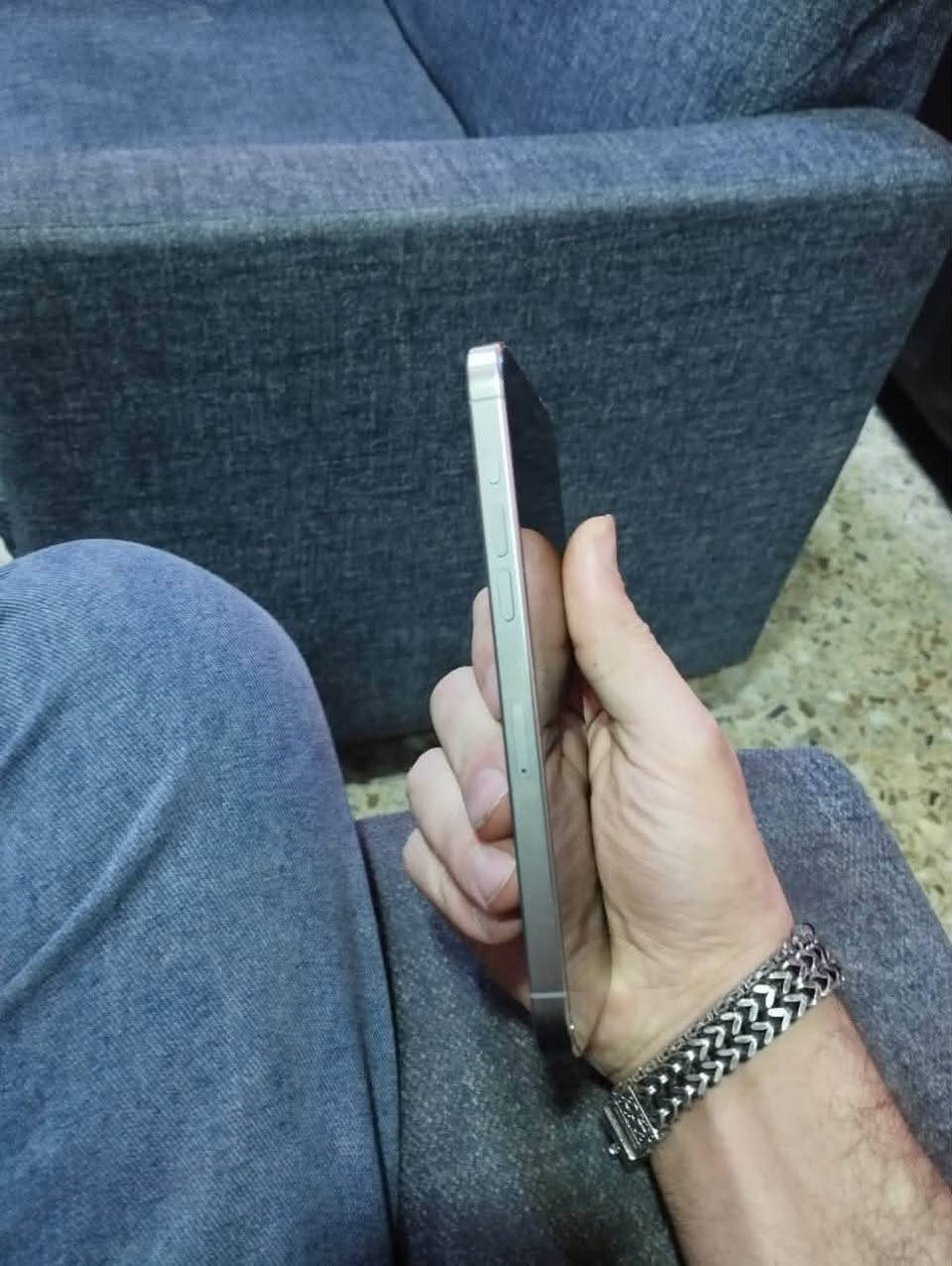 ايفون ١٥برو ماكس كارتونه وغراض كامله بطاريه ٨٣مبدله قاعدت شحن وهاي نقطه الفوك صارلها سنه لا تكبر ولا شي
٦٨٠وبي مجال بسيط ***********
