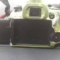 البيع  كامره  كانون 80D لمس و واي فاي معه الكارتونه مالتهه  + عدسه تك ...