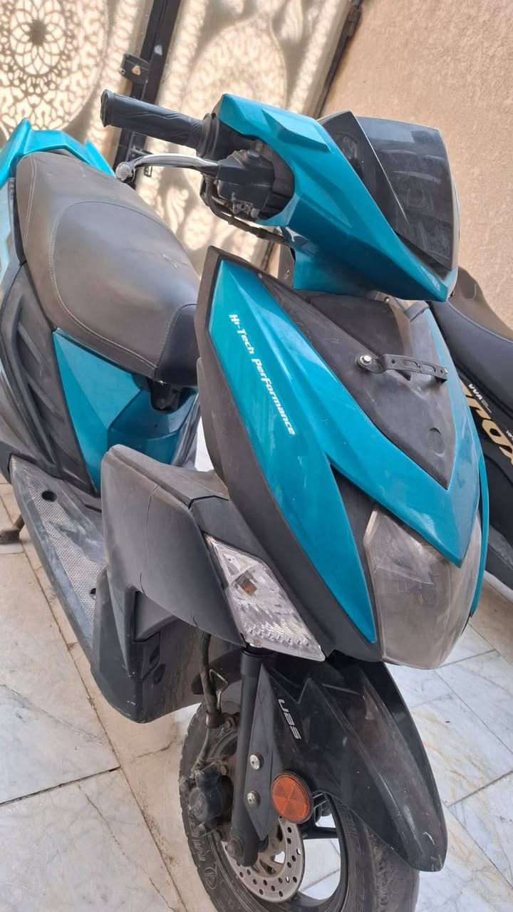 السلام عليكم 
شباب دراجه zr2019 للبيع 
مكينه ما مفتوحه وشاصي نضيف كلش
السعرر 875 وبيها مجال بسيط حك الجيه رقم صاحب الدراجه ***********
