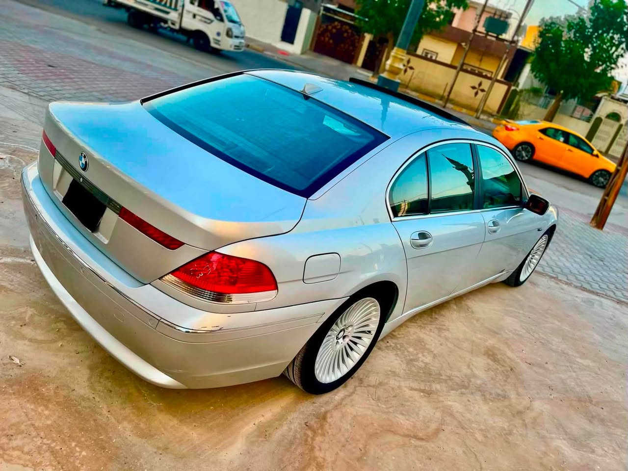 Bmw  باخرة 2002 السياره كلها بلاد صبغ مابي السياره قرار شرط الوكاله مراوس هم اراوس 
***********
*********** كركوك, العراق
