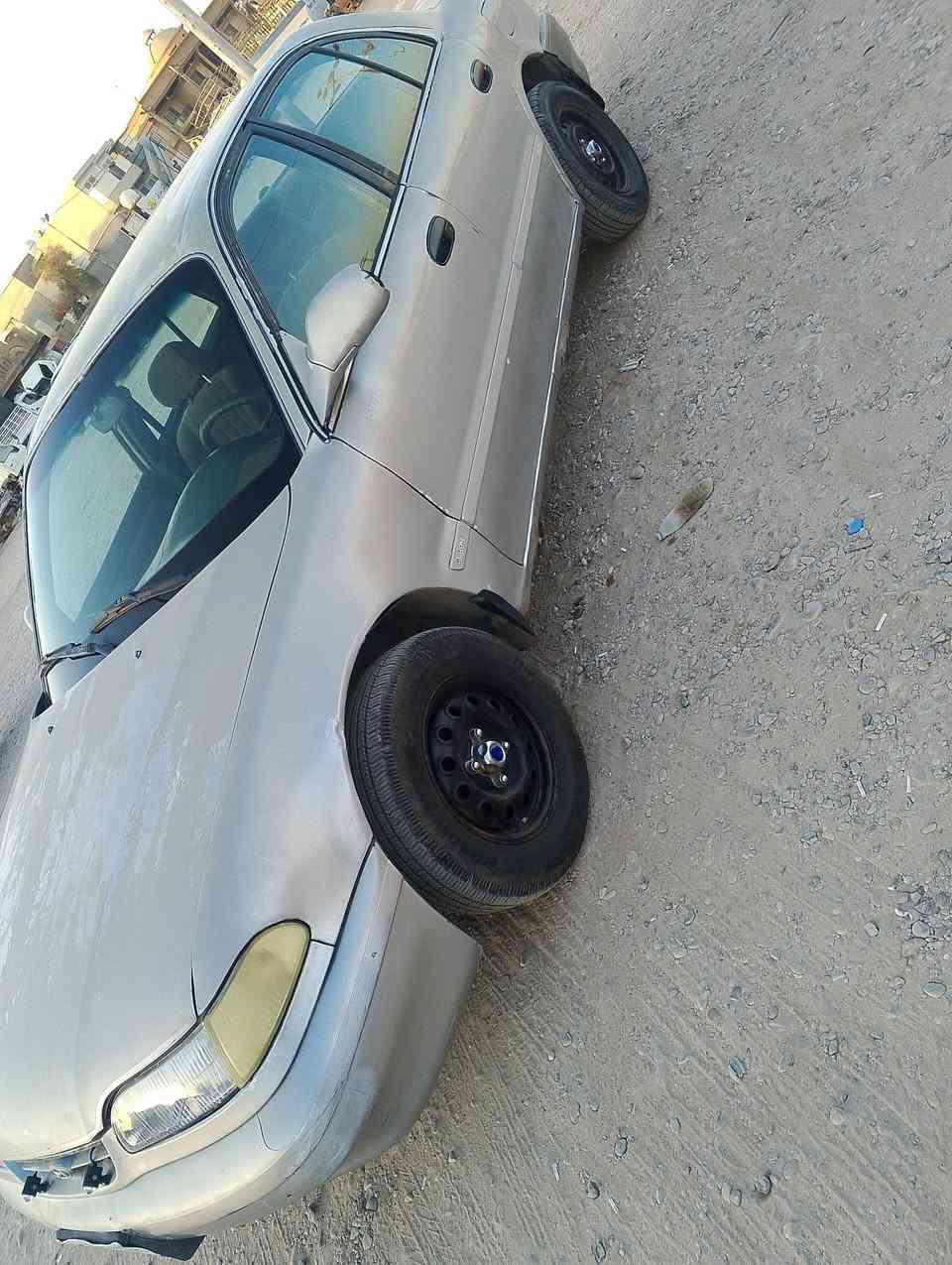 السلام عليكم ورحمه الله وبركاته للبيع سوناتا 2 موديل 94 رقم بغداد سنويه جديده محرك كير مكفول كهرباء كلها شغاله تبريد نقص تخم تاير حداديه تمام باتري جديد سنويه جديده مكان ديالى جاهزه بيها جراد السعر 38 وبيها مجال قليل 
***********
