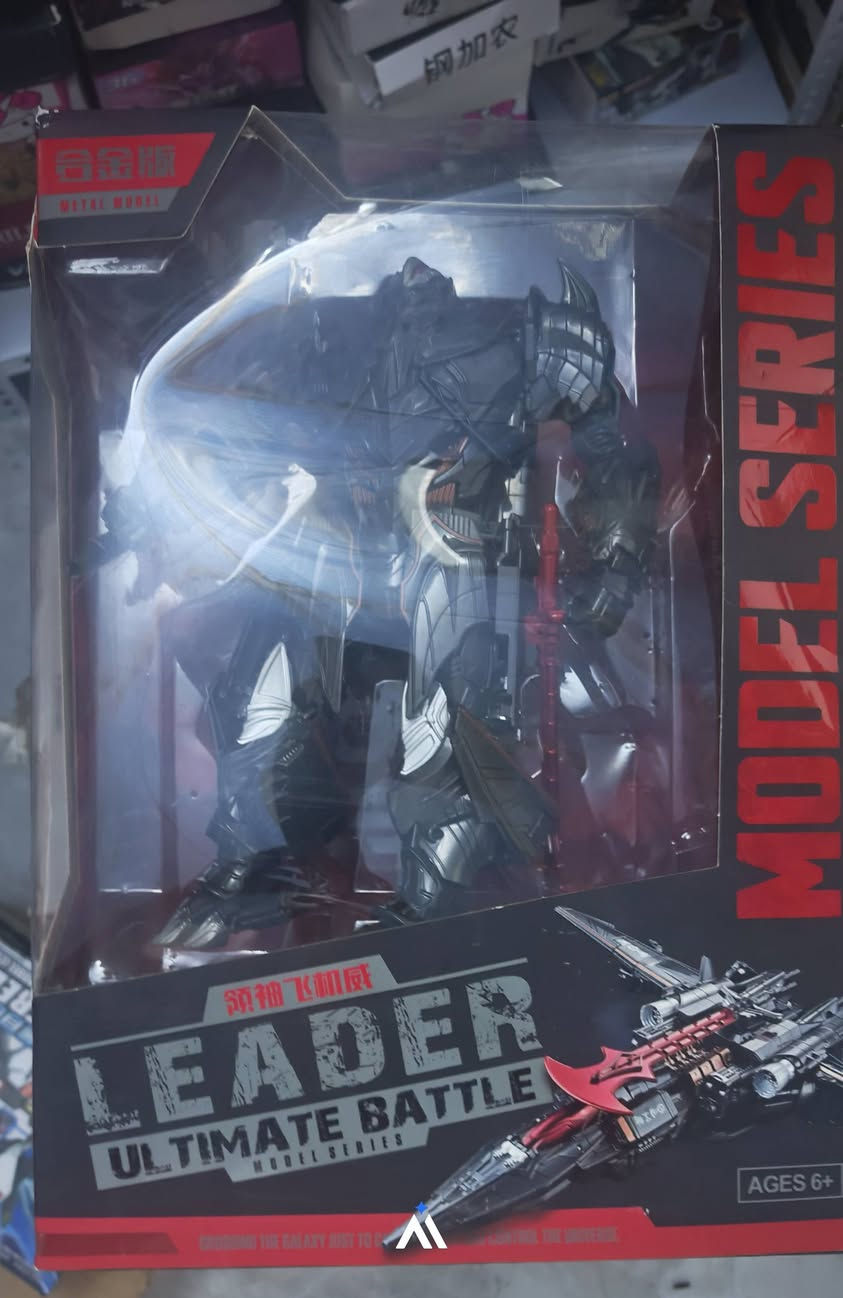 مجسم لعبة ميجاترون (Megatron) القابل للتحول من سلسلة "Leader Ultimate Battle" المستوحاة من فيلم ترانسفورمرز: الفارس الأخير (Transformers: The Last Knight).المواصفات الأساسيةالشخصية: ميجاترون بدرع رمادي داكن وسلاح سيفي أحمر.الميزة: يتحول من شكل روبوت إلى طائرة مقاتلة.الخامة: مصنوع من مزيج البلاستيك المتين
متوفر لدينا للبيع يوجد توصيل لجميع المحافظات واتساب ***********
