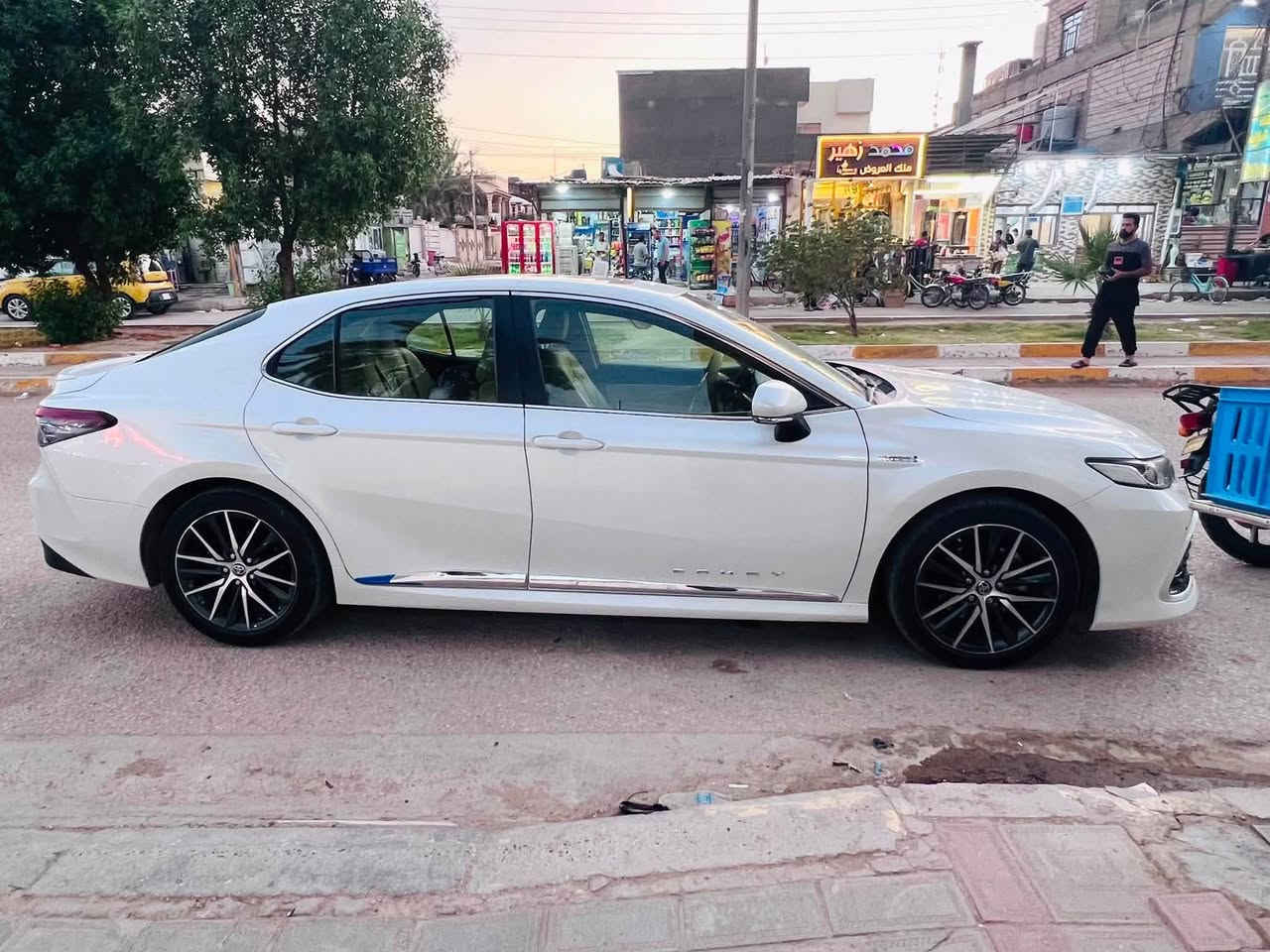 السلام عليكم للبيع تيوتا كامري ٢٠٢٤ خليجي وكالة عبد اللطيف هايبرد السيارة مطلوبة للمصرف استقطاع مباشر كفالة عدا خشم الجاملغ الايمن صبغ والباقي كفالة عامة ماشية 90 السعر ٢٠٠ وبيها مجال العنوان بابل الحمزة الغربي ***********/***********
