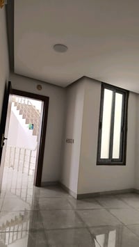 بيت للبيع بحي العباس الفرع الأول خلف فندق البارون مساحة 76 طابقين كامل...
