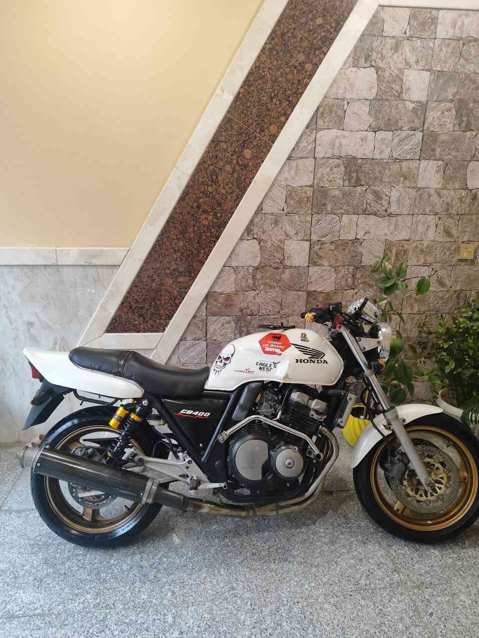 دراجه سيبي فور جيل اول هايبر 16 ولف مفتوحه كور مره وحده سعرها مليون ونص (1500) وبيها مجال قليل حك الجيه دراجه مرتبه وشلعتها بطناشات مكاني الموصل رقمي ***********
