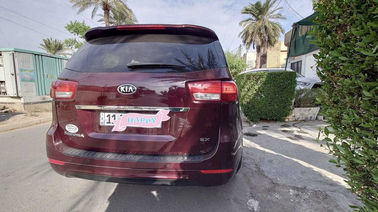 كيا سيدونا موديل 2018  فئة EX نظيفه كلش مال بيت استيراد من امريكا مباشره اليه ماشيه 53 ألف رقم بغداد الدولي فول مواصفات عدا الفتحه
 1.كشنات جلد لونين مع تدفئة وتحكم كهربائي لكشن السايق 
 2. فول تحكمات استرين مع شاشة كبيرة 
 3. جنطة كهرباء وبيبان سلايد كهرباء  
 4. حساسات أمامية وخلفية مع كامره دوارة 
 5. ثلاث قطع تبريد و بردات خلفية 
 6. حادثها جاملغ خلفي وشويه من باب صور الحادث مرفقه ويه الصور 
 7 . بصمه تشغيل وأبواب بصمه مع مري شفط ونضام ترحيب عند الإقتراب 
 8. السعر 185 
رقم الموبايل *********** بغداد, العراق
