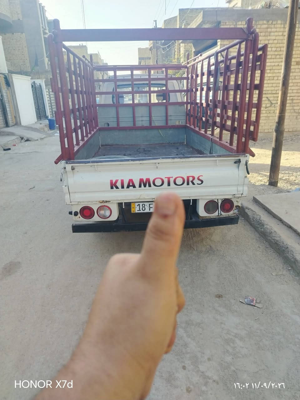 كيا حمل موديل ١٠ بابل
باسمي شخصيا كامله
تخم تاير شاصي اكسل مكينة مكفول تراي وين يعجبك
بس الباور الصونده طكت وبدلتها وصار ثكيل
محجر قبل شهر فصلته 
مكاني بغداد ***********
