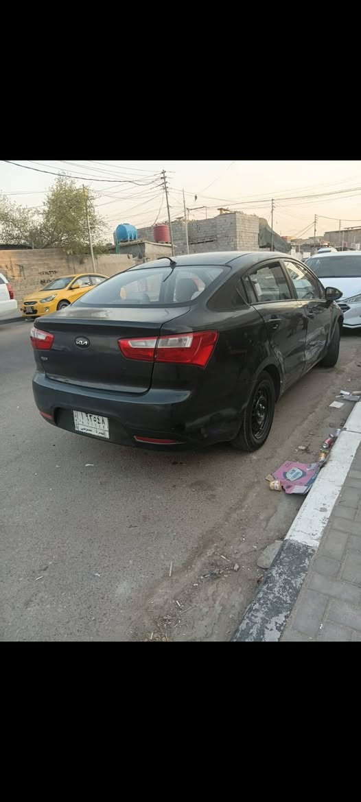 سلام عليكم ريو موديل ٢٠١٤ خليجي مكينه ١٦٠٠ مكفوله من الضربه بيهه رشات صبغ اثر جراد مكينه لا تبخر ولا تنقص كيرهه كلش حلو تبريد شغال الحداديه مبدلهه عامه قبل أيام تخم تايرات  مبدلهن جدد قبل ٢٠ يوم مكاني البصره القبله أنه مكلف بلنشر رقم صاحب السياره *********** السعر 75ورقه
