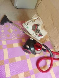 مكنسة كهربائية • بلكرتون