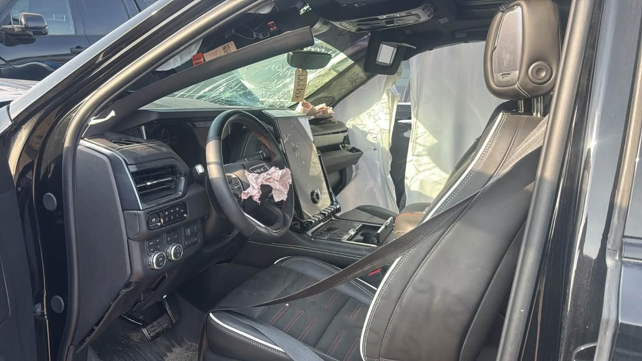 السلام عليكم
GMC YUKON XL AT4 Ultimete 2025
سياره كنديه مده وصولها شهرين 
كاصها من شركه باركود 
اعلى فئه فول مواصفات 
محرك 6200 
سعر 19500$ وقابل للتفاوض 
***********
