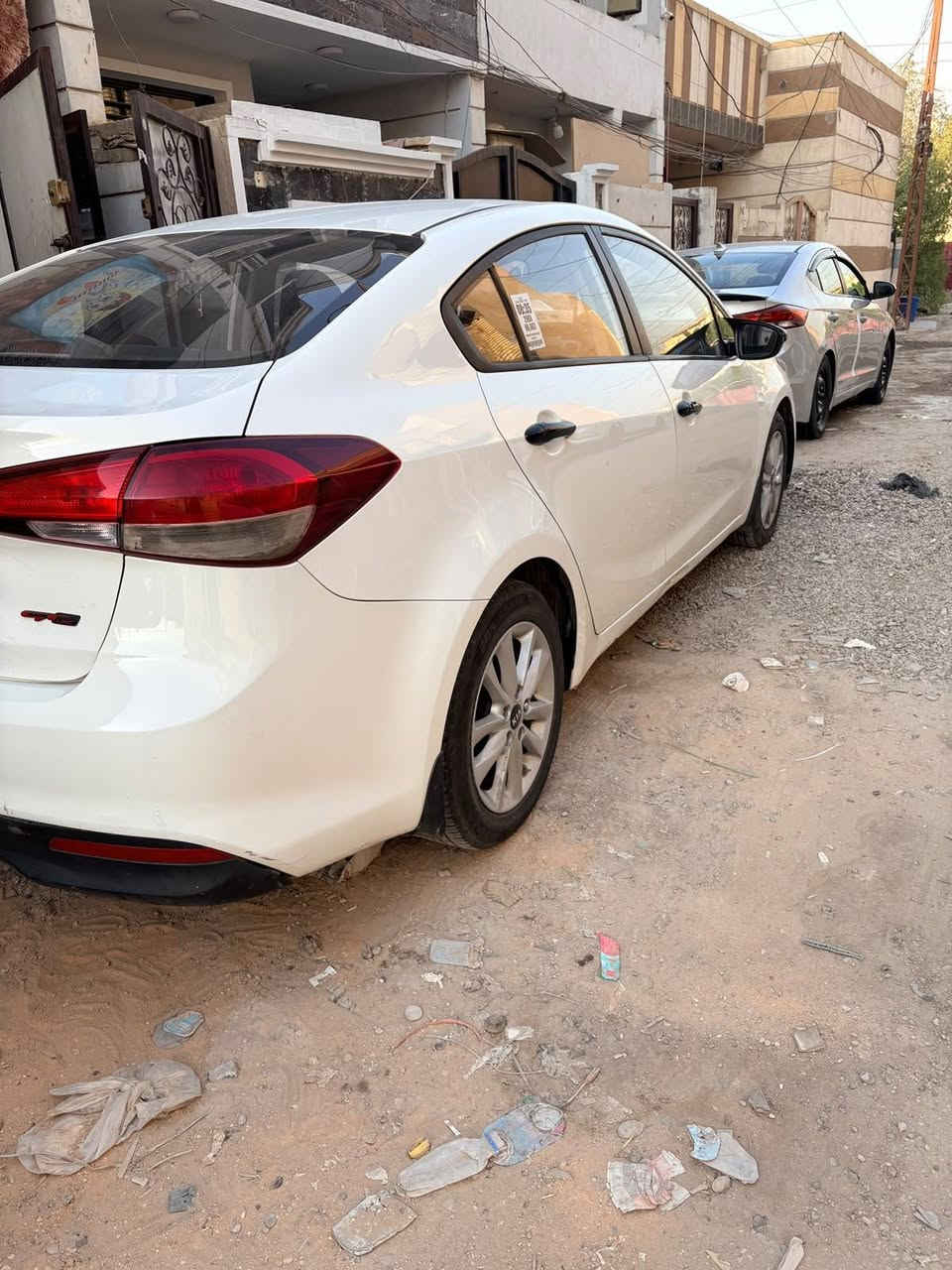 السلام معليكم سيراتو موديل 2018 بيه باب مبدل وربع البنيد صبغ فقط كير مكينة خير من الله تبريدهة ثلج تحكم ستيرن جهتين شاشة كامرة 3 انضمة قيادة مري شفط  سيارة حلوة وناعمة رايده ب 117 وبيه مجال او مراوس اب احدث مكاني بغداد الدورة ***********

