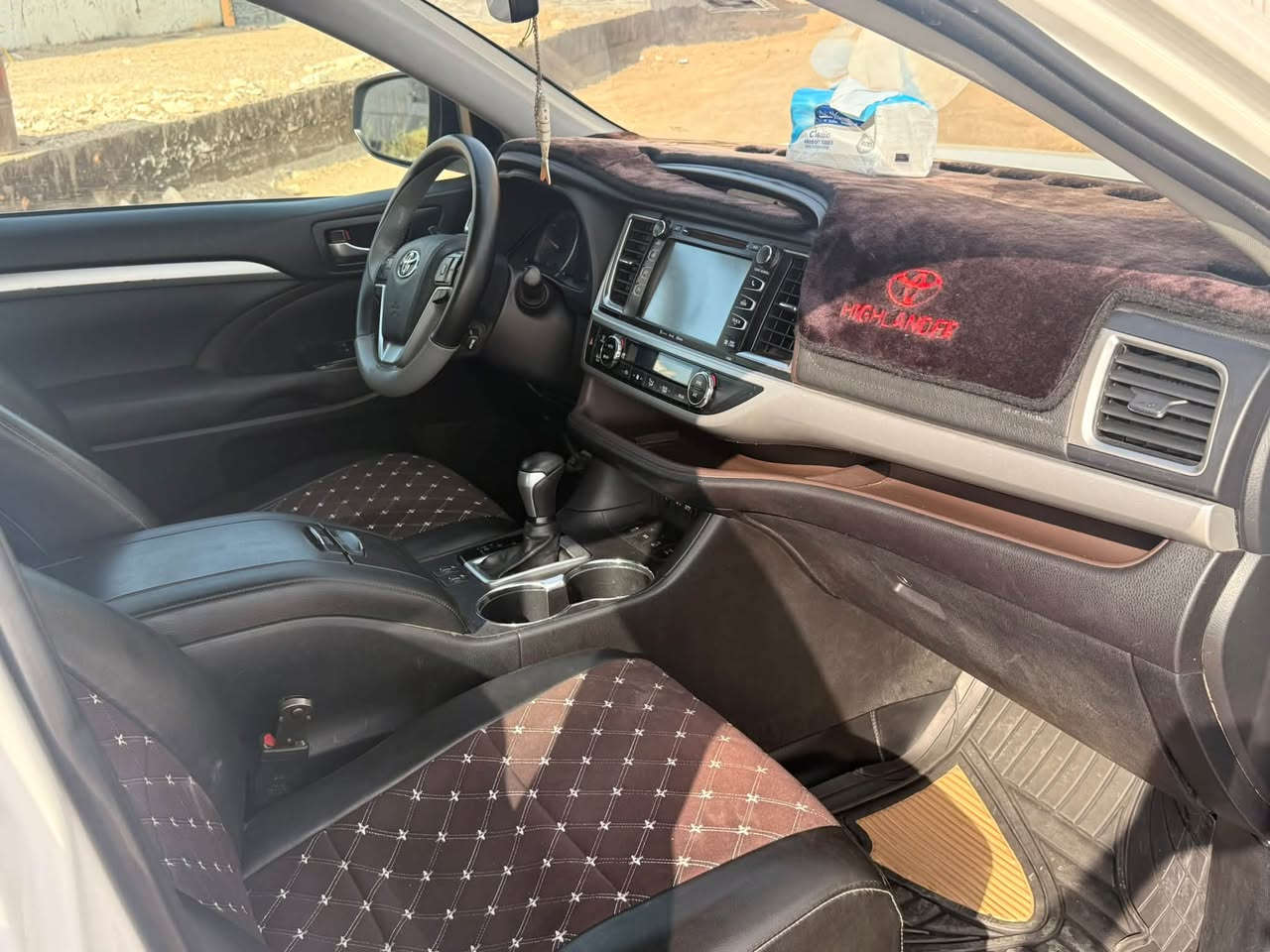 هايلاندر XLE • ٢٠١٩ • ٧ راكب