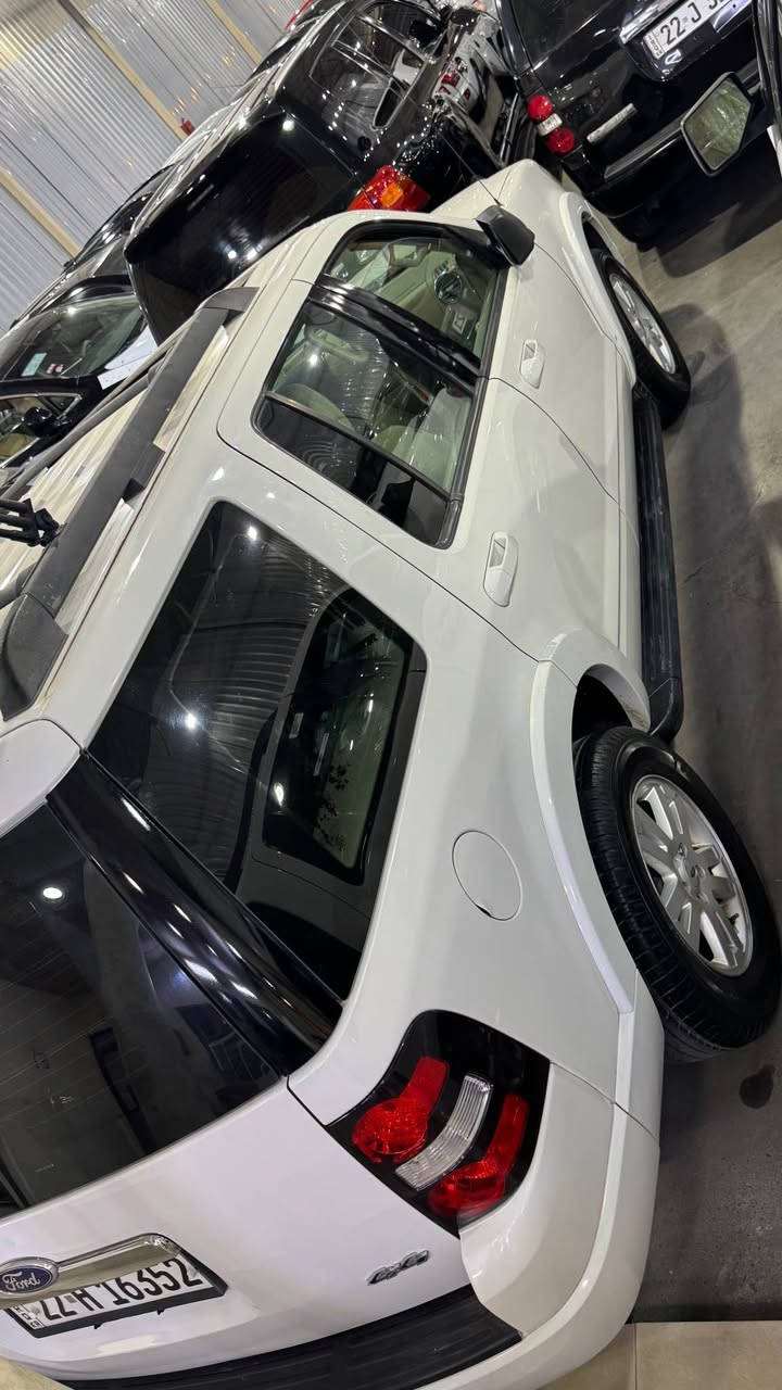 2010 هةردو دةرگاى سايق و بشت سايق نيوة بة نيوة بوياخة بةبي ليدران بةس ليخشانة 115$ رةقةم و سةنةوي هةموي نوية تا 2030 دةحامي بو دةحامي بةشةرت هةموو گياني 125هةزار رويشتوة 
 *********** أربيل, العراق
