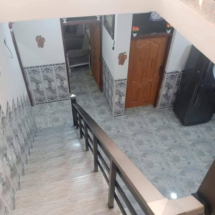 السلام عليكم دار مساحه 200متر خلف المجلس البلدي يحتوي على 3غرف و2صاله واستقبال ومطبخ و3صحيات وكراج كامل الخدمات مي وكهرباء وتبليط السعر اتصل وتدلل *********** خارج حدود الحلقي وآلاف متر تحويل من صاحب السند علمأ اني صاحب الدار
