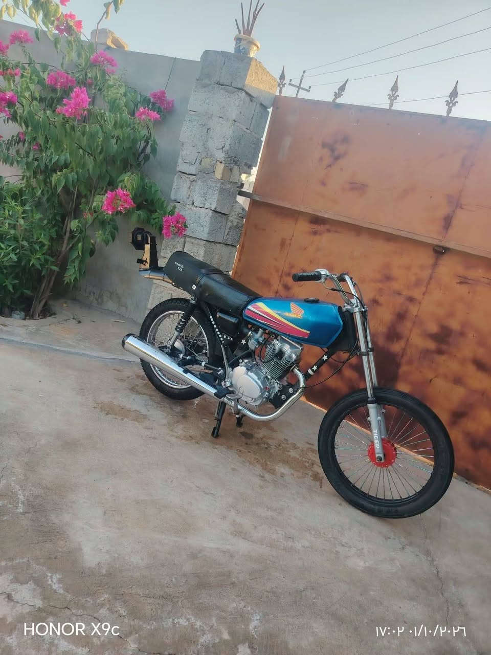 سلام عليكم نامه  شلامجه للبيع موديل 23اصلي كله درجة شلعه ومعدل دراجه كدام عينك تجي تفحص و تكلب كامله اي نقص ما بيها لا تنقص لا تبخر +دراجة كلك سعر ب425 وبيها مجال قليل حك جيه  رقمي ***********

نص مكتوب في الصور:
- HONOR X9c 17:02 2026/01/01
- HONOR X9c
- ١٧:٠٣ ٢٠٢٤/١٠/٠١
- ۱۷:۰۲ ۰۱/۱۰/۲۰۲۶
- ١٧:٠٢ ٠١/١٠/٢٠٢٦