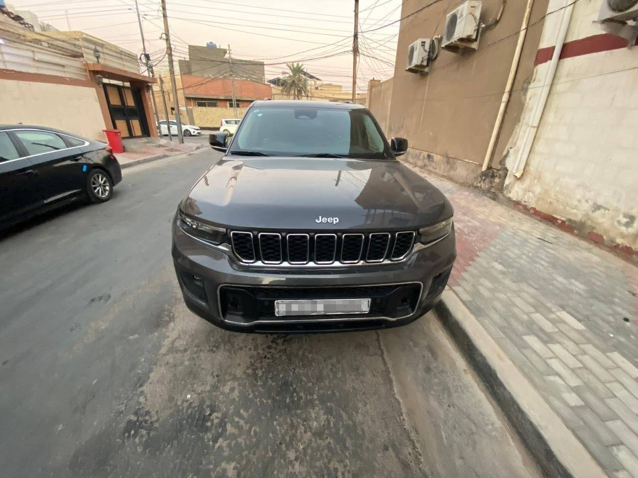 السلام عليكم
 للبيعJEEP Grand Cherokee
الموديل2024
المواصفات
1 limited فول ماعده الفتحه
تدفئه وتبريد بيها
وبل كشنات الاماميه والخلفية والستيرن همين
2 السياره تو ويل
3 ملاحظة اخوان السياره صبغ مابيها فقط خشوم الجاملغ الأيمن والايسر)..
وخشم البنيد الأيمن والايسر فقط)..
4كشنات جلد اسود كهربائية وتحكمات بيها وتدفئه
5جنطه كهربائية تفتح وقفل بلريمونت
6تشغيل عن بعد بيها (حجم المحرك 3600) v6

7 حساسات اماميه وخلفيه
8السبير منازل جديد وعدتها وياها كامله
9صدر امامي خلفي جديد بشكل عام 
10تخم تاير جديد
11شاشه بيها همين
13ممشه السياره 46 mile
 14 السعر 285 وبيها مجال 
15الرقم ***********
متواجد خاص
