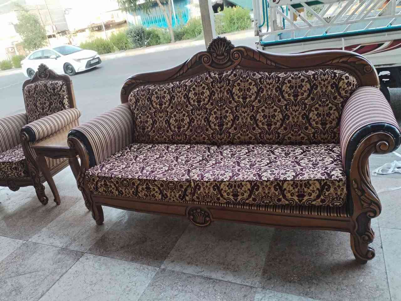 تخم ملكي عشر مقاعد للبيع سعر خاص للاستفسار الاتصال على الرقم
*********** كركوك, العراق
