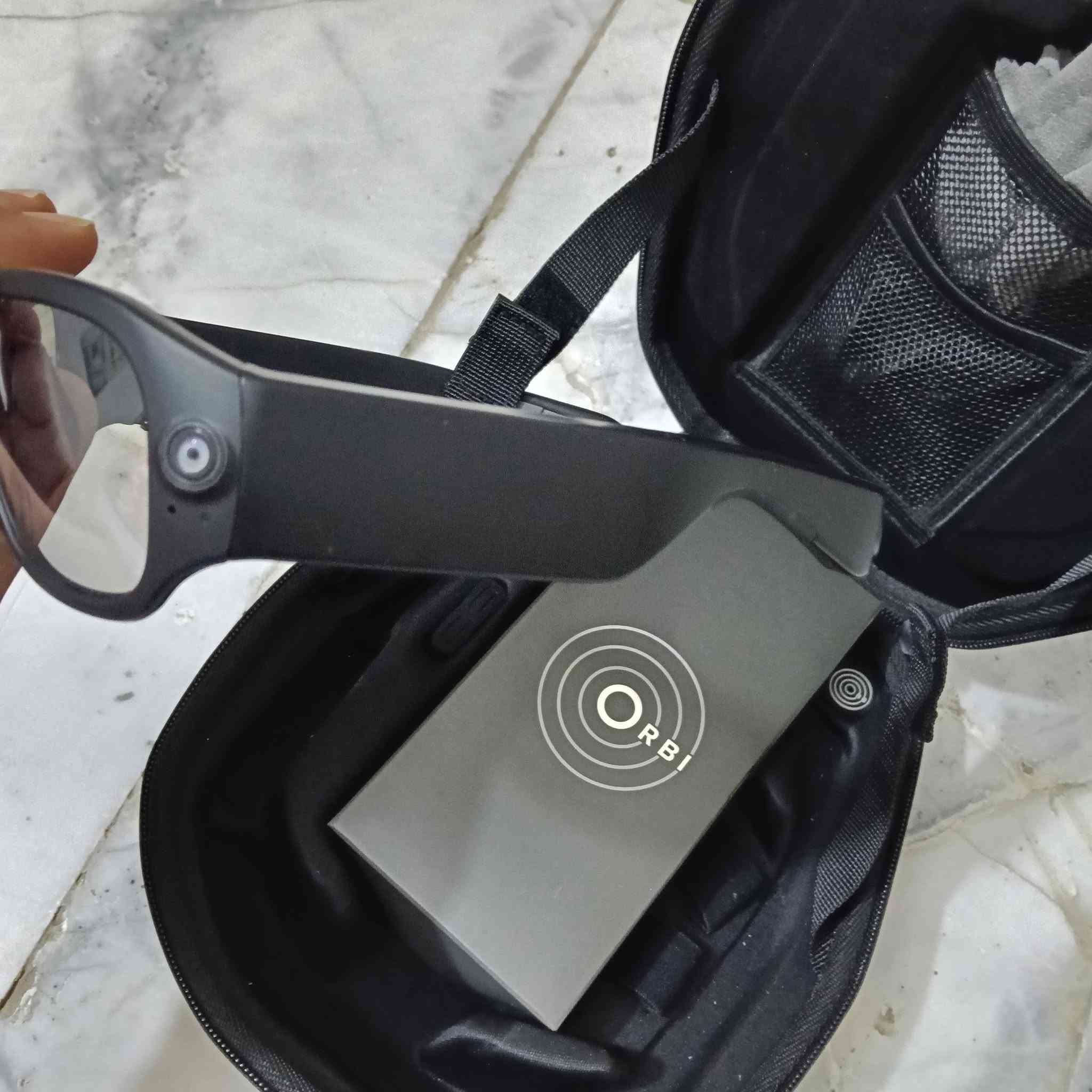 للبيع: نظارة Orbi Prime الذكية لتصوير 360 درجة بدقة 4K 🎥🕶️
لعشاق التميز، صناع المحتوى، والرياضيين.. متوفرة الآن نظارة Orbi Prime الذكية الأصلية بحالة ممتازة ونظيفة جداً.

لماذا هذه النظارة مميزة؟

تصوير محيطي كامل: تحتوي على 4 كاميرات مدمجة بزوايا مختلفة لتسجيل فيديو 360 درجة حقيقي دون الحاجة لاستخدام يديك.

دقة عالية: تدعم تصوير الفيديو بجودة 4K لتفاصيل فائقة الوضوح.

تكامل مع الهاتف: ترتبط بتطبيق الموبايل لمشاهدة وتعديل ومشاركة الفيديوهات مباشرة.

تصميم مريح ومتين: مثالية للرحلات، السياحة، قيادة الدراجات، والتوثيق اليومي.

📦 الحالة والملحقات:

الجهاز نظيف جداً وبحالة الوكالة (نفس الصور).

تأتي مع حقيبة الحفظ الأصلية الفاخرة المضادة للصدمات وعلبتها الخاصة.

📍 الموقع: [بغداد - الشعب]
💰 السعر: [150 الف] 
📞 للتواصل والاستفسار: أرسل رسالة خاصة أو واتساب على الرقم ***********
