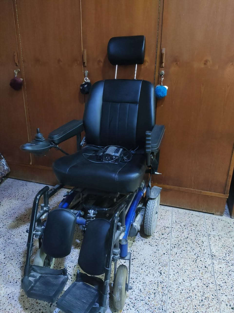 موصل الايمن 
عربانه كهربائية شحن للبيع ✅
العربانه جديده نضافه 100/95✅
البطاريات هابطه 🔋
السعر خاص✅
 التواصل عل واتساب فقط📲
***********✅
