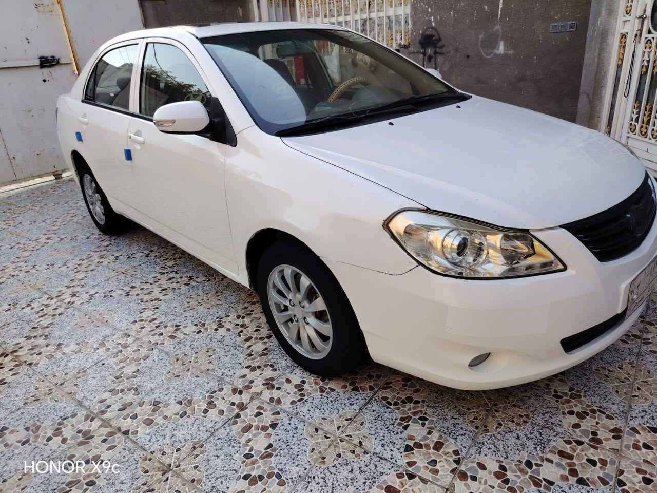 BYD موديل ٢٠١٣ رقم ذي قار ألماني بأسم صديقي تحويل مباشر
السياره مكفوله كفاله عامه من الضربه والتبديل والفتح

بيها فقط رشات جدآ بسيطه أثر لكَط خياسات سياره حيل نضيفه مكينه وكير شرط الفحص لاتبخير ولاتنقيص ماشيه ١٩٠ الف تخم تاير جديد حتى السبير دواخل كلش جديده السياره فول مواصفات وكلشي بيها شغال ريمونت سنتر لوك شغال منضومة زنون بصمة تشغيل + بصمات أبواب  حداديه جديده  فقط نقصها كمبريسر التبريد

ترايها يخبل سلايد روف شغال السعر ٤٥ وبيها مجال والشراي يدلل للإستفسار اتصل على الرقم *********** مكاني ناصريه حي الشموخ

نص مكتوب في الصور:
- HONOR X9c