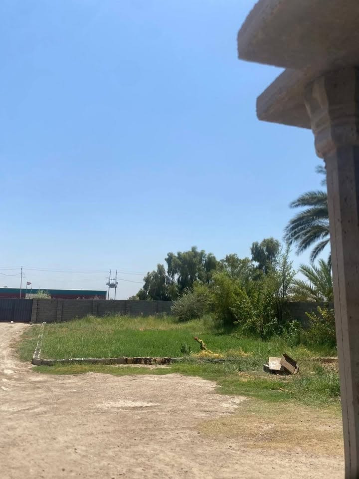 🏡 **دار للبيع **

السلام عليكم ورحمة الله وبركاته،

تتوفر دار للبيع في التاجي – مقابل مدرسة المصابيح الأهلية الابتدائية.

 المساحة الكلية: نصف دونم.

نوع السند: طابو زراعي (سند 25).

مساحة بناء البيت: 260 م².

الأبعاد: العرض 19 متر × النزال 68 متر.

 مع قطعة أرض خلف البيت مساحتها 200 م².

تتوفر خدمات الكهرباء والماء.

للاستفسار يرجى الاتصال على:

📞 ***********
