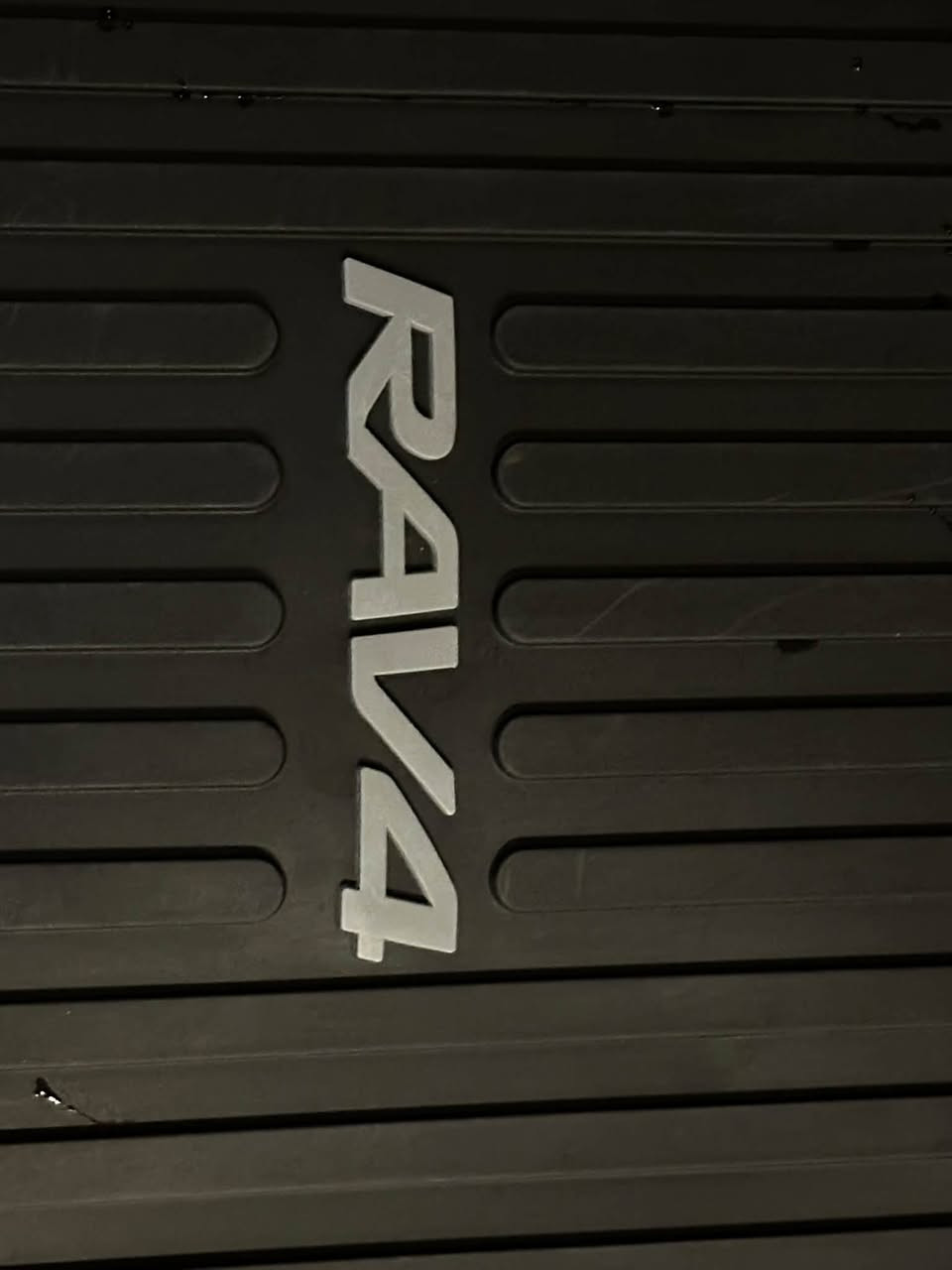 سعر 75 الف القطعتين
اصليات راف4
موديل 2020/2025
***********
