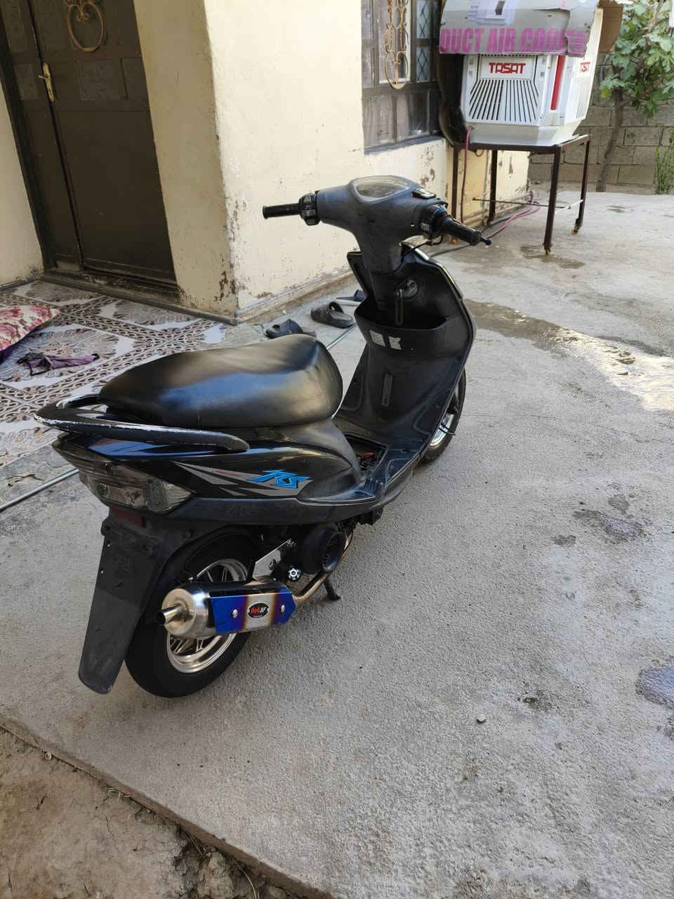 دراجه ماكس عدله لبيع 

دراجه خير من الله 

دراجه كفاله عامه برغي مامفتوح بيه 

دراجه ماشيه 6000

ماصار هواي من نازله من لرمبه 

بيه دزويد وسأله وصلنصه 

غراض بلادي موجود كله 

سعر 900

***********
