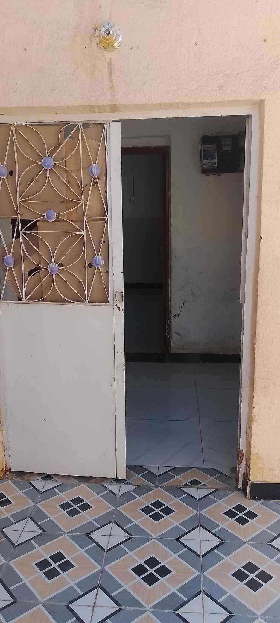 دار للبيع مساحه 200 متر طابو صرف ركن حي العسكري شارع الحسينيه قرب المستوصف السعر 70 وبيه مجال       ***********

