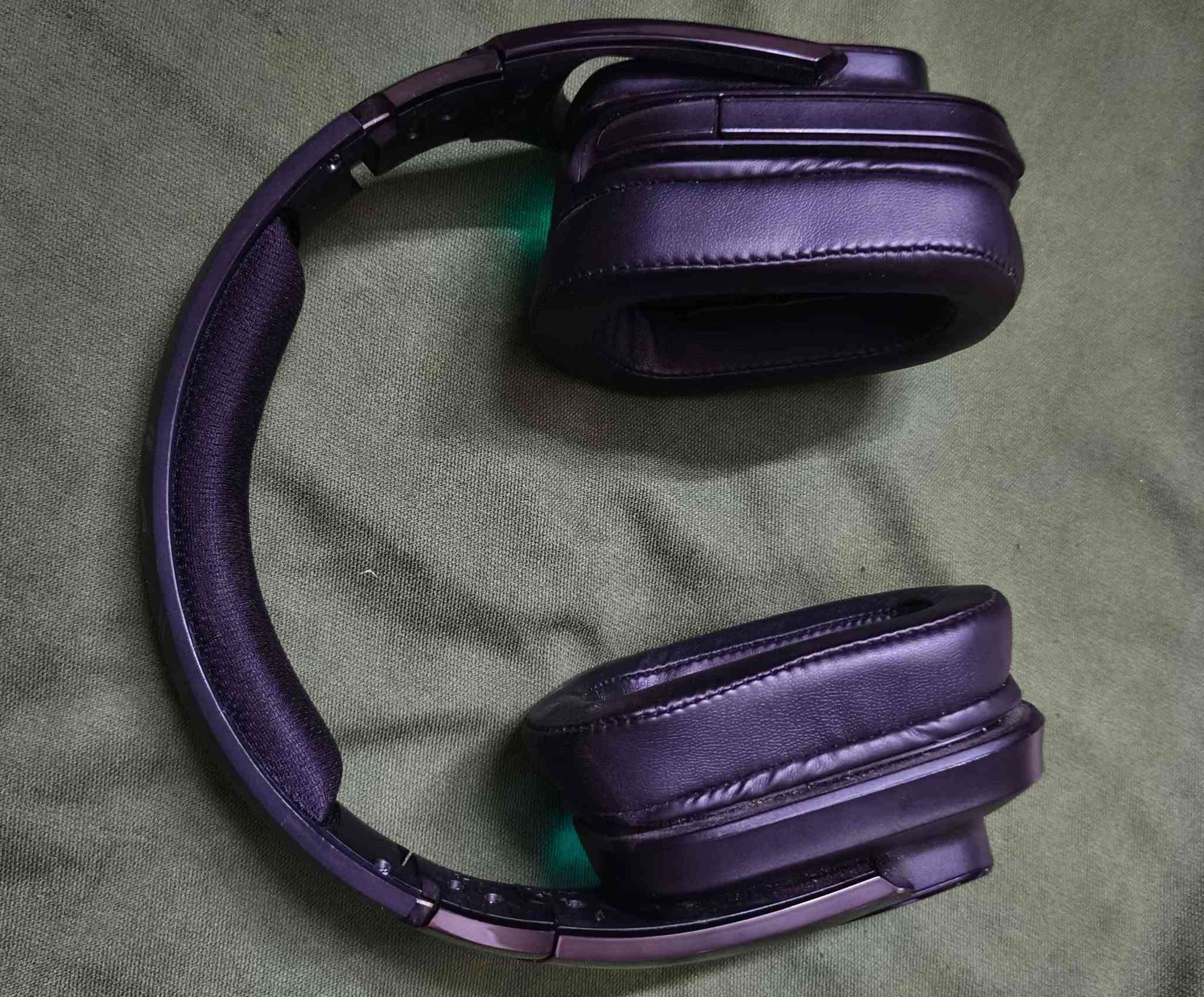 🔥 للبيع: سماعة الألعاب اللاسلكية Logitech G935 Wireless (بحالة ممتازة) 🔥
سماعة ألعاب احترافية غنية عن التعريف من لوجيتك، تجمع بين الصوت المحيطي الرهيب والراحة في الاستخدام. السماعة بحالة نظيفة جداً وقليلة الاستخدام كما موضح بالصور.
المواصفات وحالة السماعة:
الأداء والصوت: صوت محيطي 7.1 حقيقي (DTS Headphone:X 2.0) ممتازة جداً للألعاب التنافسية (تحديد الاتجاهات) والأفلام.
النظافة والخامة: الجلد والإسفنج بحالة ممتازة ونظيفة وبدون تشققات، الشخوط لا تذكر.
الشحن والبطارية: شحنها ممتاز جداً وتطول لعدة ساعات لعب متواصلة.
الإضاءة: إضاءة RGB شغالة بالكامل وبشكل ممتاز مع إمكانية تخصيصها عبر برنامج Logitech G HUB.
الملحقات: الكيبل الأصلي موجود + الكارتونة الأصلية موجودة (بها تضرر بسيط بالخارج فقط لكن تدعم السماعة وتضم ملحقاتها).
💰 السعر: 85,000 دينار عراقي
مكاني نجف
رقمي واتساب *********** النجف, العراق
