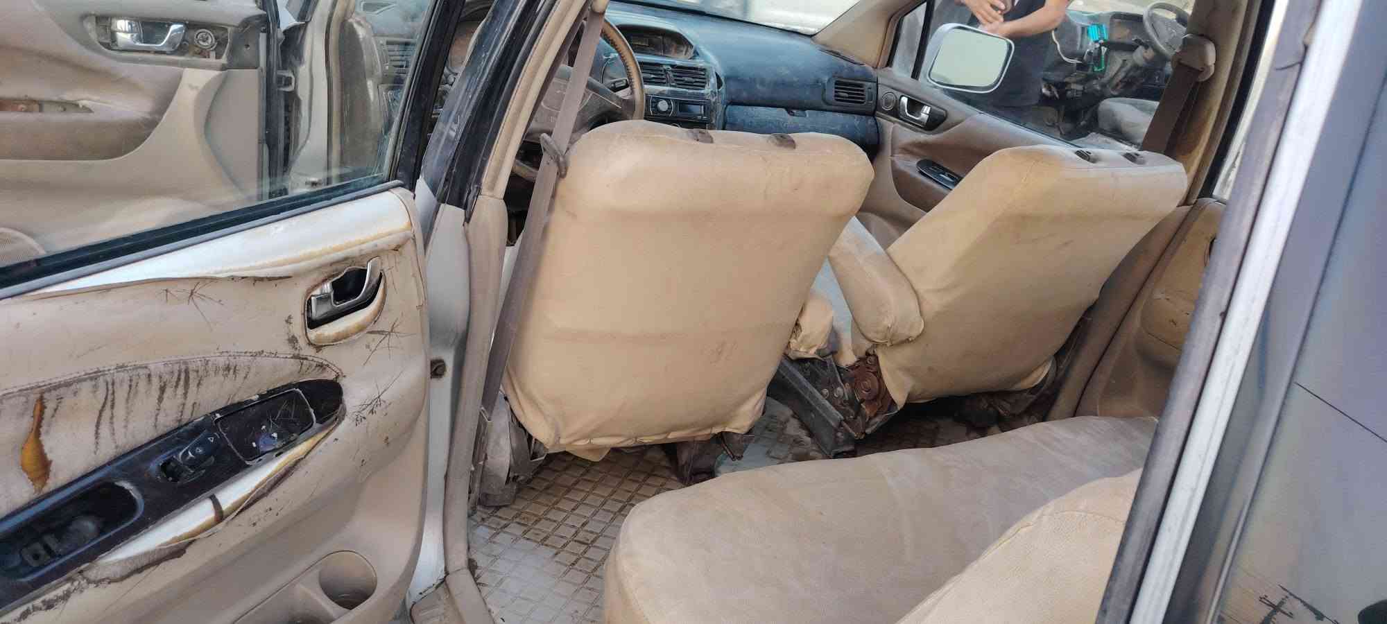 السلام عليكم ميتسوبيشي للبيع مكيه كامري اوتماتيك ٢٠٠١ راعيها موجود مكان حله ٧راكب سعرها ٢٥ ورقه الشراي يتصل ***********
