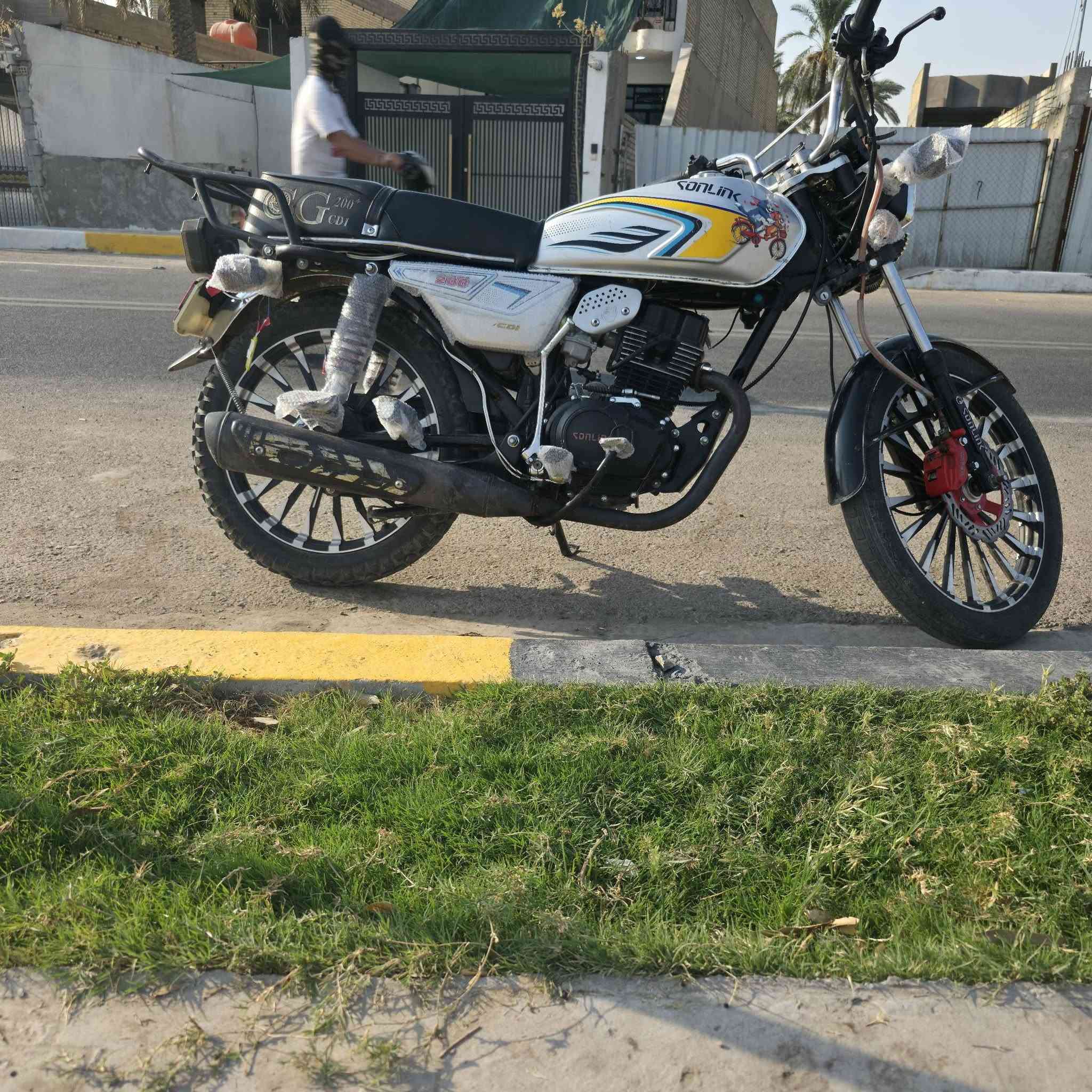 دراجه ايراني للبيع
السعر 950 وبيها مجال 
المكان بغداد الكريعات 
الدراجه ضاغطه وزنجيل
الرقم ***********واتساب
موديل ٢٠٢٥
اوراق اصوليه
