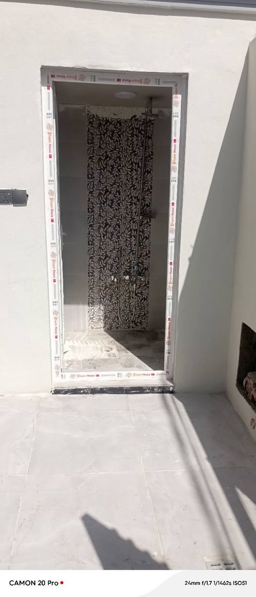 السلام عليكم، دار ١٠٠ متر للبيع طابق واحد بناء حديث كونكريت مسلح درجة أولى يحتوي على غرفة نوم وصالة ومطبخ وصحيات داخلية وخارجية وأستقبال خدمات كاملة ماء وكهرباء ومجاري شارع عرض ١٠ متر العنوان النجف الأشرف حي ميسان قطاع ٧٧ بالشريط قرب تقاطع شارع الجامع وخلف شارع الشريط الرئيسي السعر ١٣٠ مليون قابل للتفاوض للأستفسار أكثر الأتصال على الرقم *********** حمزة الجبوري للعقار

نص مكتوب في الصور:
- CAMON 20 Pro • 24mm f/1.7 1/1126s ISO52
- CAMON 20 Pro • 24mm f/1.7 1/1462s ISO51
- CAMON 20 Pro 24mm f/1.7 1/258s ISO50
- CAMON 20 Pro • 24mm f/1.7 1/100s ISO83
- CAMON 20 Pro • 24mm f/1.7 1/100s ISO112
- CAMON 20 Pro •
- 24mm f/1.7 1/370s ISO50
- CAMON 20 Pro • 24mm f/1.7 1/100s ISO151
- 24mm f/1.7 1/170s ISO50
- CAMON 20 Pro • 24mm f/1.7 1/292s ISO50