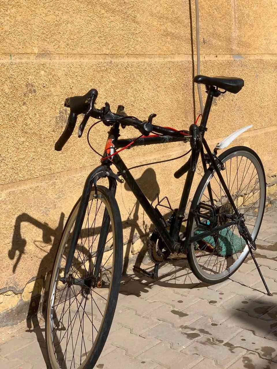 سلام عليكم /بايسكل c700/للبيع /نضافه 80/100 /مآبي نقص فقط البريك إلمامي عاطل /والباقي كله شغال/السعر 90قفل قفل /مكاني بغداد شغله شارع ستين عل غربي /رقمي ***********
