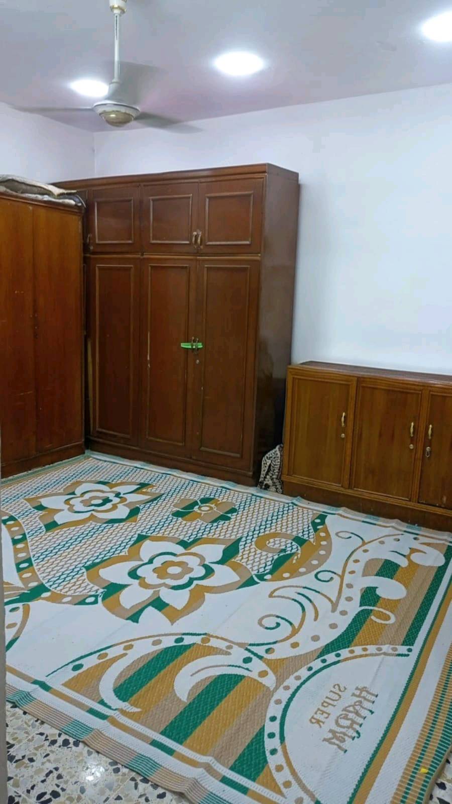 السلام عليكم بيت للبيع طابو صرف زراعي سند 25 واجهة 5 نزال 20 بناء 24 فوق على الصب سعرة 85وبي مجال العنوان بغداد رئاسة مال العبيدي قرب سكلة ابو محمد رابع شارع كامل خدمات ماء ومدارس وتبليط استفسار علئ هذة رقم واتساب   مساحة 100متر
***********