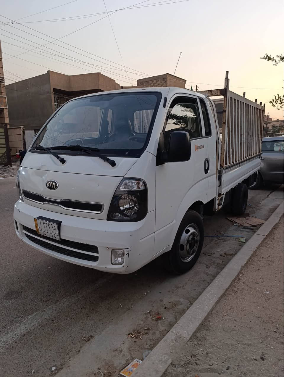 كيا حمل 2015 حادثها بنيد امامي فقط موضح بالصور محرك مفتوح تجفيت درجة اولى رايدها 120 وبيها مجال 
بغداد الزعفرانية *********** بغداد, العراق
