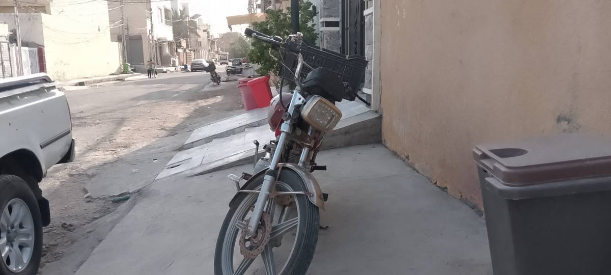 سلام عليكم دراجه سيفان 2019 بدون أوراق مكينه باتري سلف تمام تايرات جديد دراجه نظيفه سعره 300 وبيه مجال للاستفسار اتصل على الرقم *********** بعقوبة قرب الفلاحه
