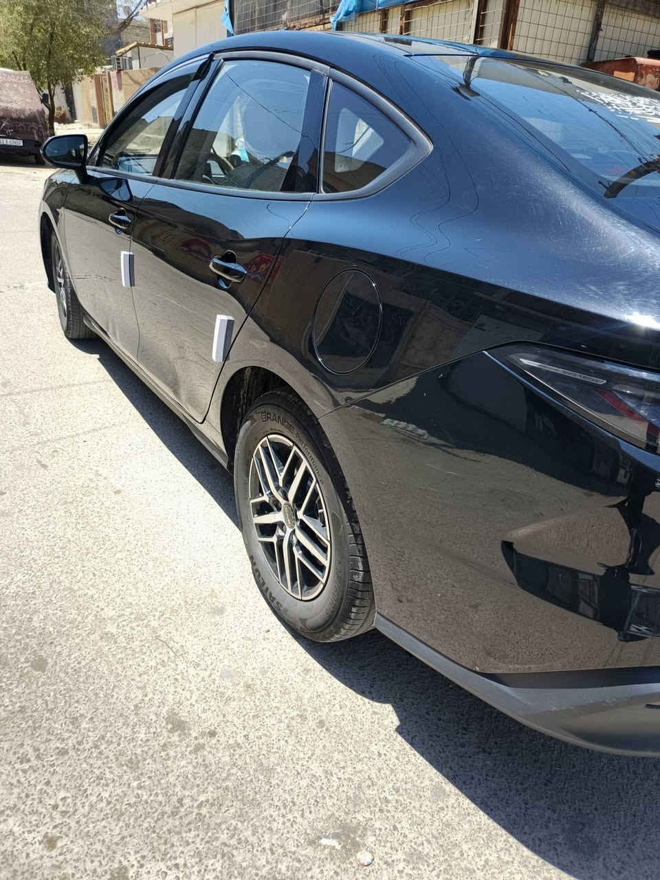 يا الله
سلام عليكم ورحمة الله وبركاتة  
BYD SEAL 05  DM i  
 سيارة بي واي دي سيل 5  لون اسود داخل ابيض للبيع  
ماشية 40الف مجموع الكلي.  
سيارة بيها ملاحظات  بسيطة  
شخوط ماتبين عل بنيد و رصعة بسيطة باب سائق ولخلفي   موجودة لملاحظات بلصور اذا واضحه يمكم   السعر 18.500  وبيها مجال ولشراي لايضل يعلق تعليق سلبي    ما متواجد على الفيس بوك. فقط  ااتصال  او واتساب  ***********
