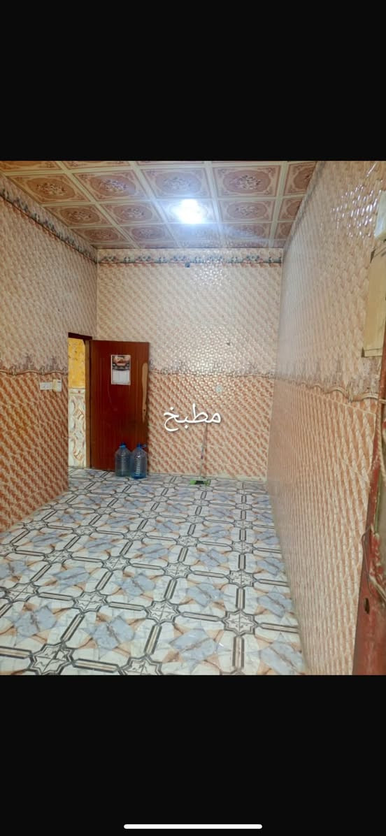 بيت للايجار في الاصمعي الجديد قرب السوق
طابق أول فوق بيت معزول يحتوي على 2 غرفة+صالة+ مطبخ بسعر 350 الف
***********
