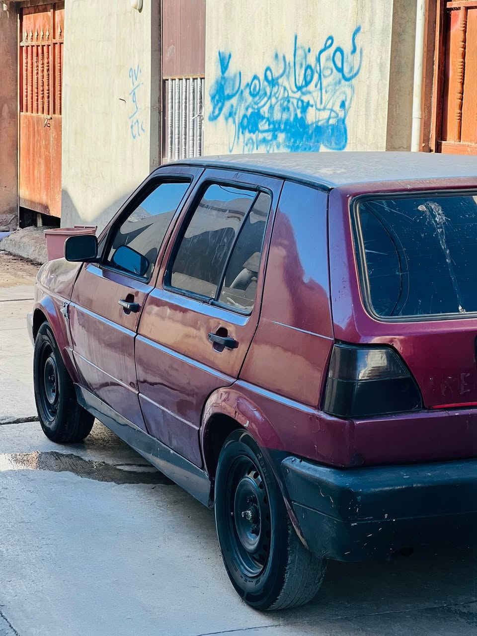 Golf 1992 مەکینە جیتە ٥ گئر 
گیر مەکینە بەشەرت کامل مەسرەف کرایە کارابای بەشەرت تاخم پئش هەمو بەشەرت واجیهەو پاکانەی مروری لەگەلە بی مشکیلە یەک دینار مەسرەفی تیدانیە سەیارەکە زۆر جوانە ١٢ وەرەقە *********** واتساپ أربيل, العراق

نص مكتوب في الصور:
- ERBIL Iraq