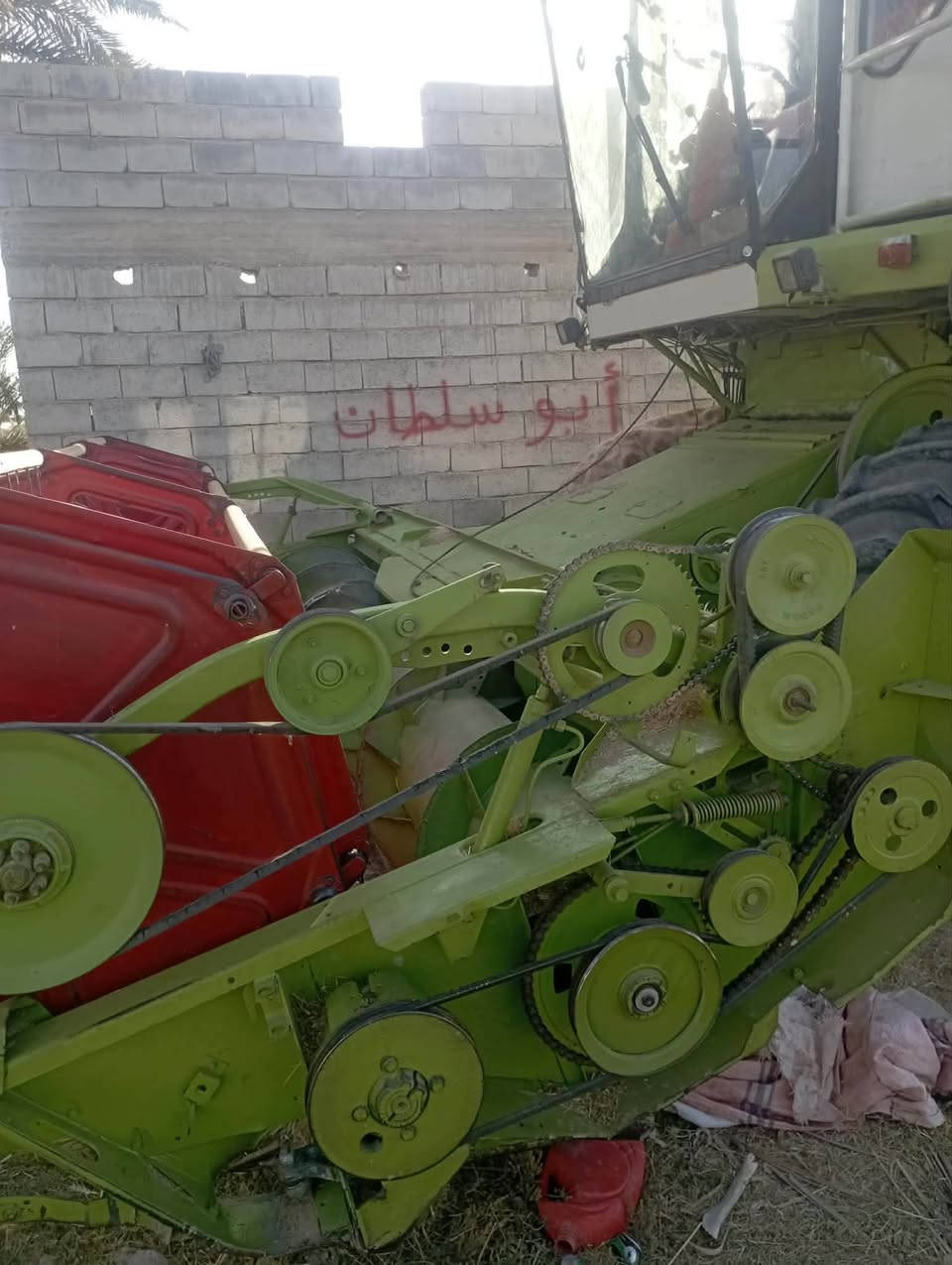 للبيع حاصدة كلاس موديل 88منفيس مكينه جاهزة اي نقص مابيها محرك جديد قمارةًتبريد كله كامل  تايرات خلفي جديد مكانها ديالى ***********
