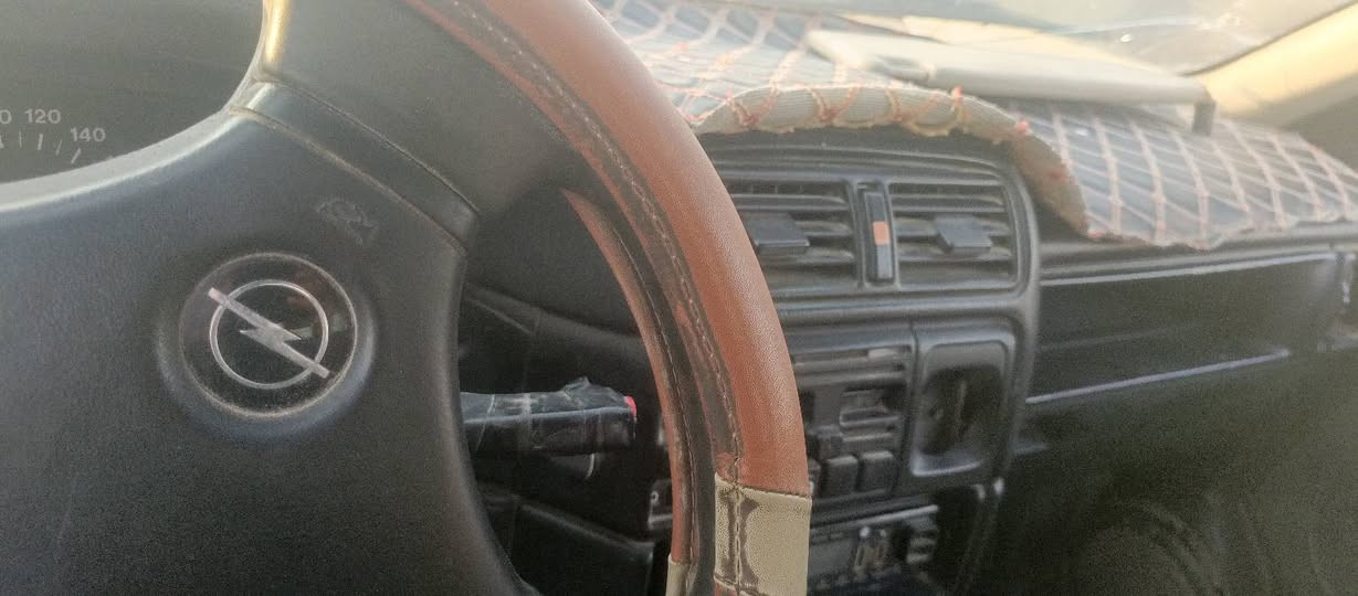 السلام عليكم مكلف بالنشر اوبل فكترا موديل 1992 رقم بغداد سنويه عظم عاج  ساقطه صار 5 اشهر. مكينه مكفوله  كير يفلت نمره 3 و4. عمبار بريك  له تبديل السعر 27وبيه مجال العنوان الانبار فلوجه. رقم صاحب السياره 
***********
***********
